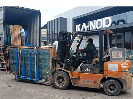 Batch shipment of doors and windows to contractors